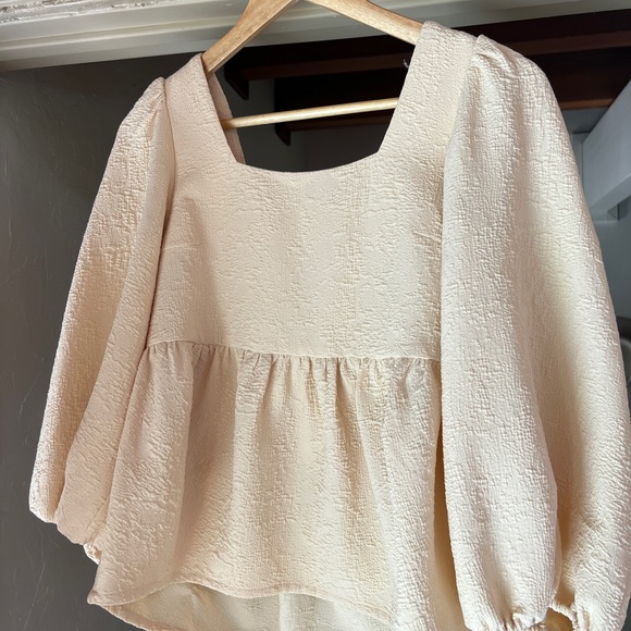 JUST Female cream textured blouse size Small Lisa Says Gah - Picture 4 of 8